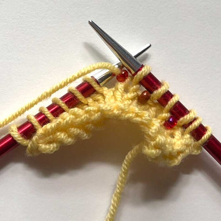 [tutorial]: Beading by Pre-Stringing (knitting) - Knotions Magazine