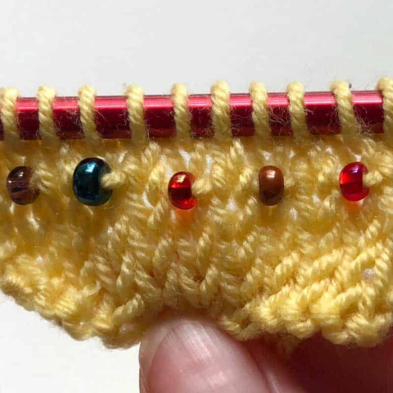 [tutorial]: Beading by Pre-Stringing (knitting) - Knotions Magazine